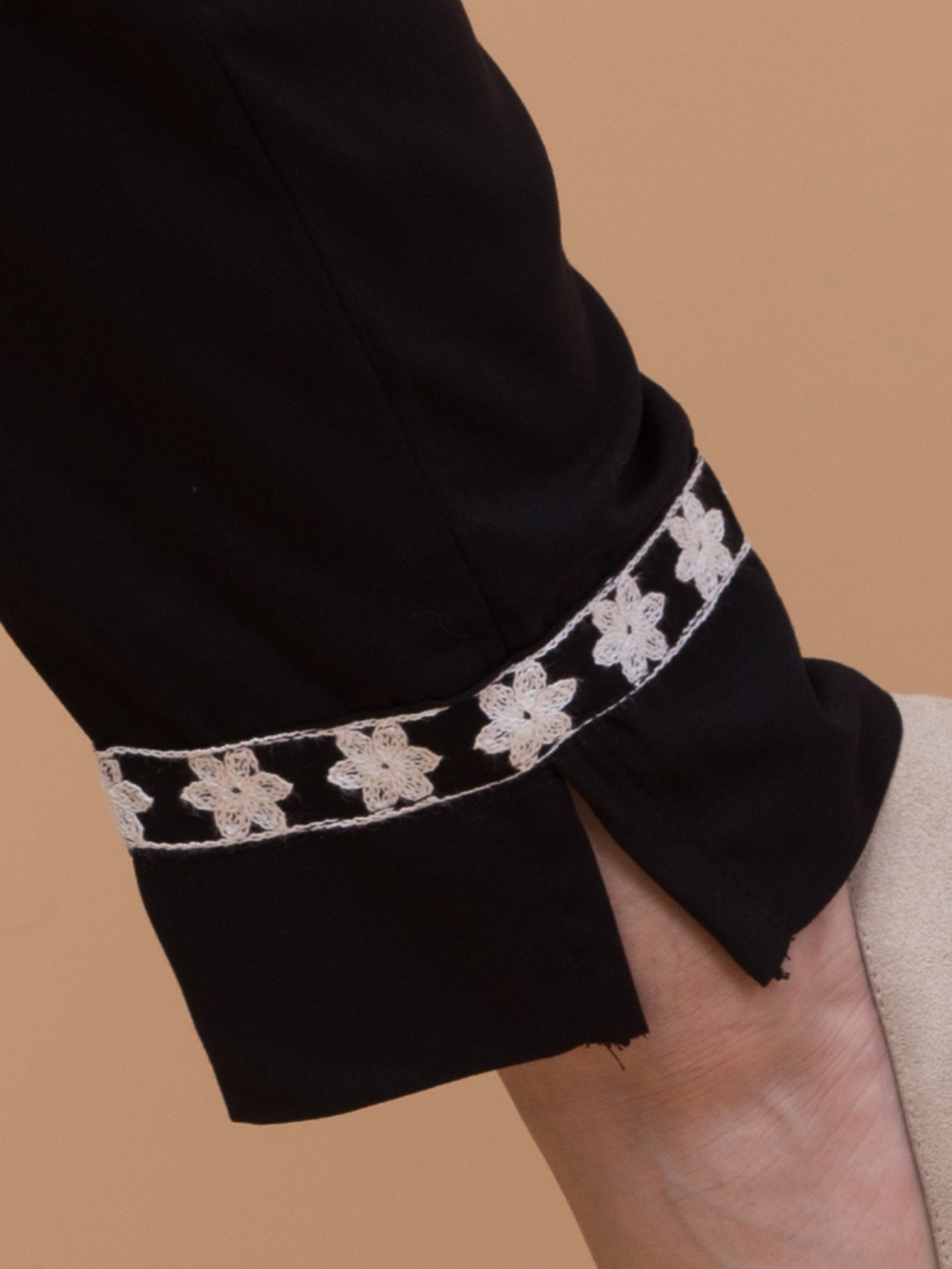 Malana Merino Lucknowi Salwar Suit Set (With Dupatta)